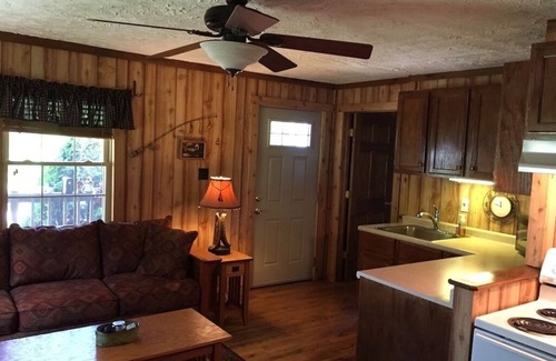 Byrdstown Cabin | The Bear's Den/Dale Hollow Lake/Eagle Cove/Star Pointe