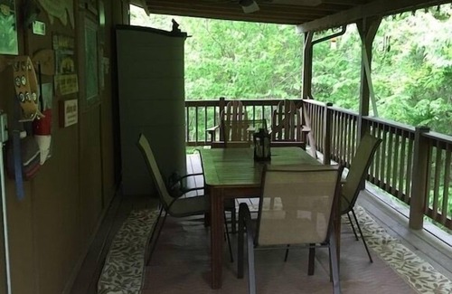 Byrdstown Cabin | The Bear's Den/Dale Hollow Lake/Eagle Cove/Star Pointe
