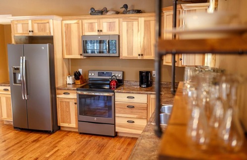 Wisconsin Dells Cabin | The Beautiful Whitetail Ridge-Luxury 5BR Cabin, Just minutes from downtown