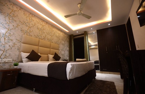 Kalkaji Hotel | The Bed and Rock