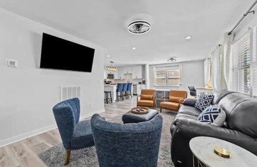 Greensboro House | The Beech House - 3 BR 5 bed home - Downtown Gboro