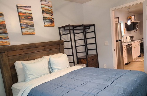 Cross Apartment | The Beehive is 19 miles from I-95, 16 miles from I-26. Fishing, hunting & more.