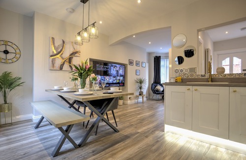 Belfast House | The Belfast Boutique Central Cozy Sleeps7
