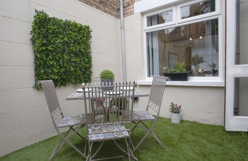 Belfast House | The Belfast Boutique Central Cozy Sleeps7