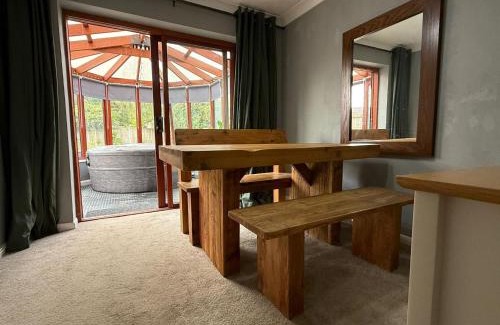 Burton on Trent House | The Belfry, Stretton