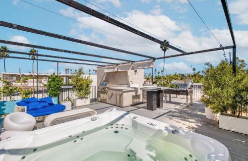 Venice House | The Bella Villa Venice Beach - luxury interior design - spa and terrace