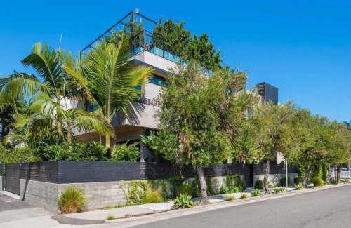 Venice House | The Bella Villa Venice Beach - luxury interior design - spa and terrace