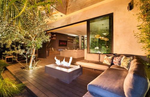 Venice House | The Bella Villa Venice Beach - luxury interior design - spa and terrace