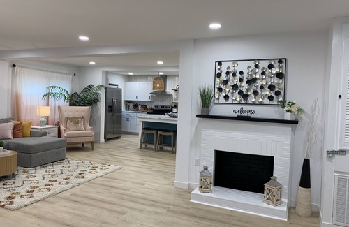 Livingston House | The Bella Vita- downtown by the square & park