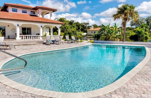 Clearwater Villa | The Belleair Estate - Incredible Waterfront Home with Heated Pool