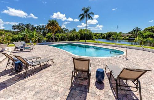 Clearwater Villa | The Belleair Estate - Incredible Waterfront Home with Heated Pool