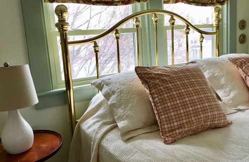Camden Bed & Breakfast | The Belmont Inn