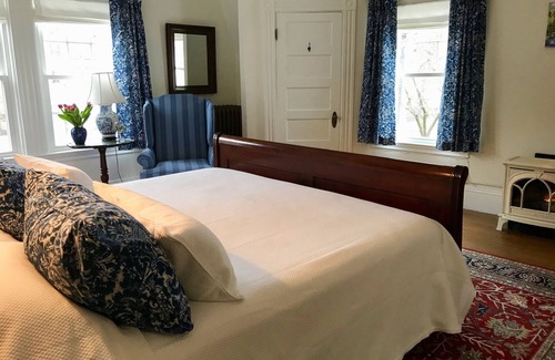 Camden Bed & Breakfast | The Belmont Inn