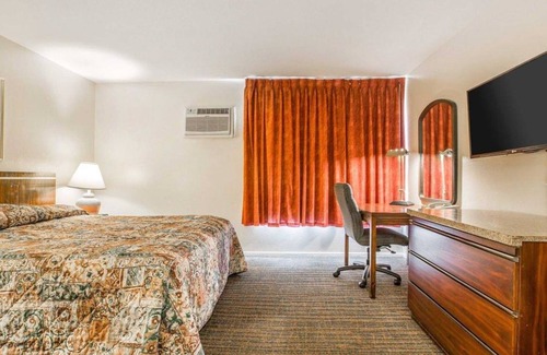 Northwest Anaheim Hotel | The Berry Inn