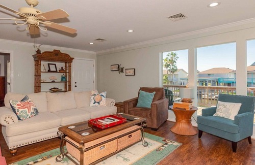 City-by-the Sea House | The Best Catch! | Canal, Private Dock, Pool Table