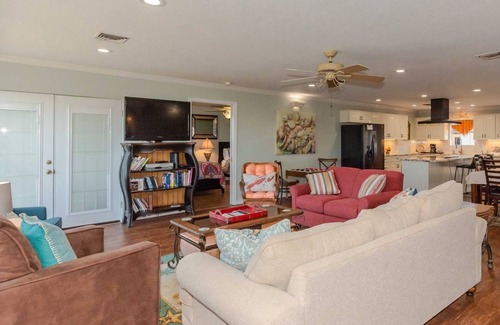 City-by-the Sea House | The Best Catch! | Canal, Private Dock, Pool Table