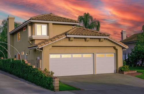 Castaic House | The Best View in The City! Six Flags! Castaic Lake!