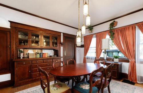 Buckman Neighborhood House | The Betty - A 1920s Vintage Bungalow