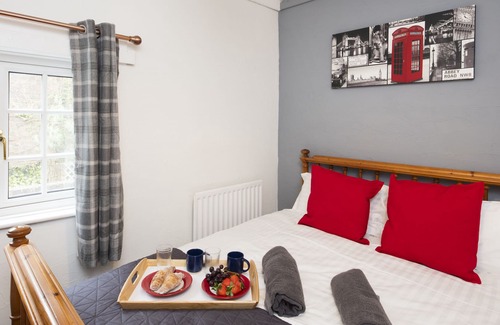 Bewdley Cottage | The Bewdley Bolthole Cottage with log burner Sleeps upto 6 free wifi Netflix