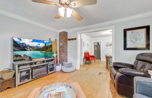 North Charleston House | The Bexley Cute 2 bedroom with yard in Park Circle