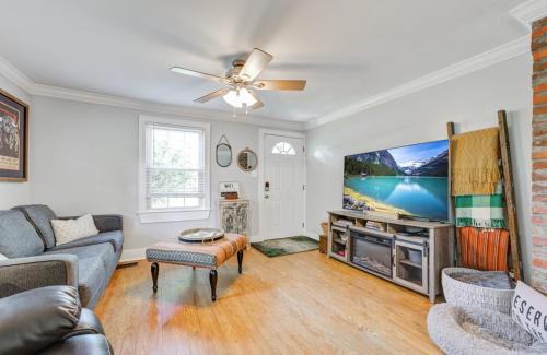 North Charleston House | The Bexley Cute 2 bedroom with yard in Park Circle