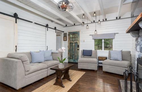 Lake Harmony House | The Biddle House by AvantStay Breathtaking Views Walk to Lake