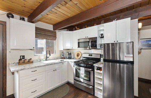 Woodlands Cabin | The Big Bear Den - Cozy cabin retreat with mountain views