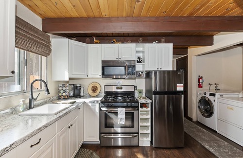 Woodlands Cabin | The Big Bear Den - Cozy cabin retreat with mountain views