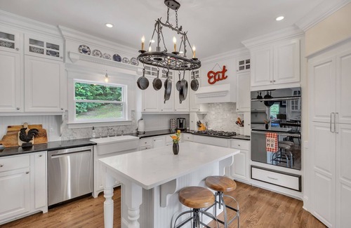 Franklin House | The Big Blue House - 6000sf of Luxury in Leiper's Fork
