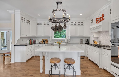 Franklin House | The Big Blue House - 6000sf of Luxury in Leiper's Fork
