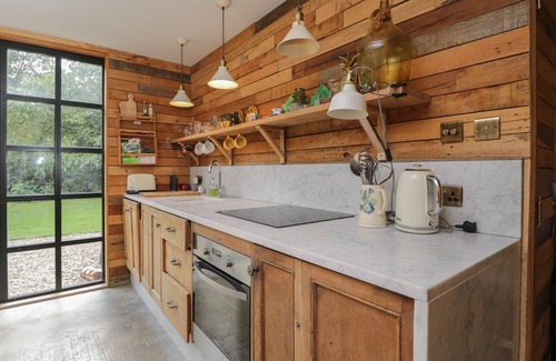 Malmesbury Cottage | The Big Box Brandeers