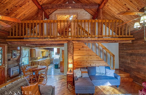 Bruno Cabin | The Big Buffalo sleeps 15 with Hot Tub