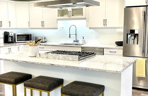 Westbank House | The Big Chill - Luxurious home, private pool, close to beach & wine trail