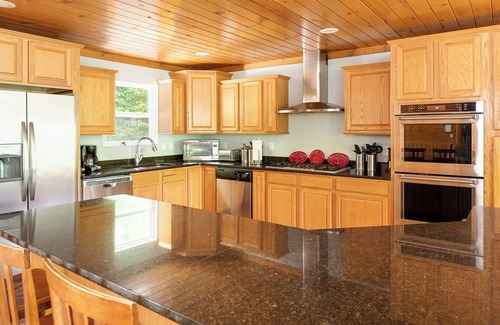 La Follette House | The Big Dipper' Dining for 30, Wet Bar, Billiards, 7 TVs, 4 master suites