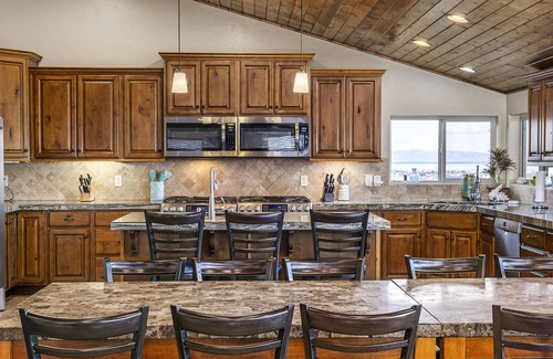 Garden City House | The "Big House" with. Indoor Basketball, Trampoline and Play set, Theater Room