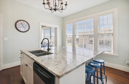 San Jacinto House | The Big Kahuna Top