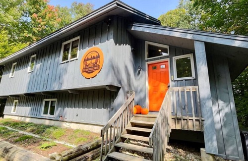 Killington Apartment | The Big Lebearski- AC, Grill, Fire Pit, Hot tub!
