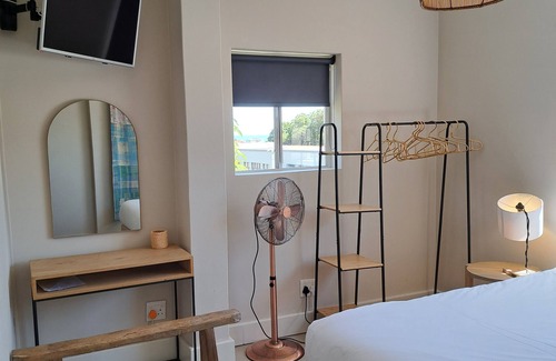 Green Point Hotel | THE BIG Luxury Backpackers
