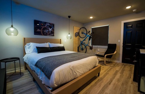 Bentonville Cabin | The Bike Inn #5 Hobbs State Park, Single Room