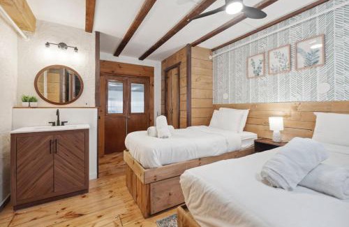 West Dover Villa | The birch House Heated Pool, Sauna, Hot Tub & More