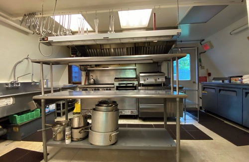 Killington Ski Chalet | The Birch Ridge: Takeover an entire inn for your group! Great common areas, 11 rooms, hot tubs!