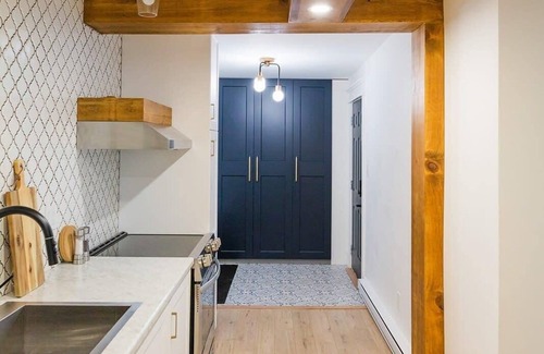 Prince Edward Apartment | The Birch Suite at Portage House in Picton