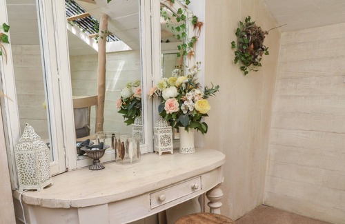 Okehampton Cottage | THE BIRD BOX, romantic, character holiday cottage in Okehampton