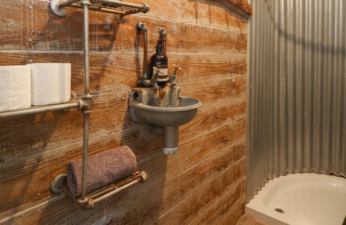 Okehampton Cottage | THE BIRD BOX, romantic, character holiday cottage in Okehampton