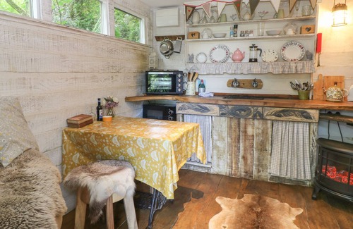 Okehampton Cottage | THE BIRD BOX, romantic, character holiday cottage in Okehampton