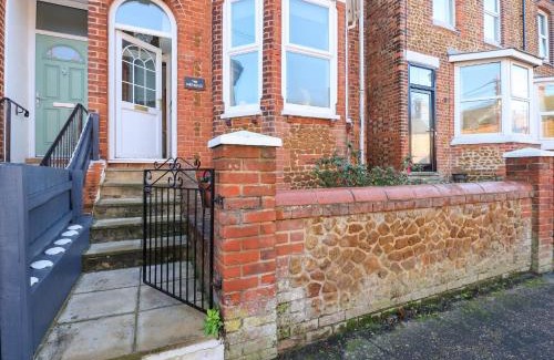 Hunstanton House | The Bird House