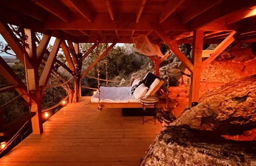Horseshoe Bay Cabin | The Bird's Nest at The Retreat on the Hill
