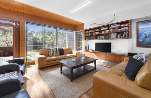 Brisbane House | The Birdcage Cowan Cowan