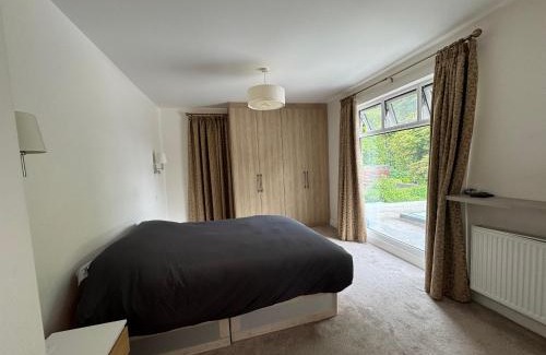 East Finchley House | The Bishop Retreat