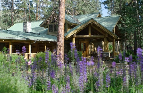 Grantsdale Cabin | The Bitterroot Mile Club Cabin Room on The Bitterroot River